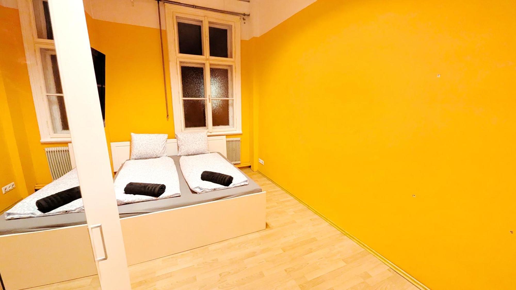 Spacious For Group - 15 Min From Airport & Center, 5 Min From Main-bus Station Apartment Wien