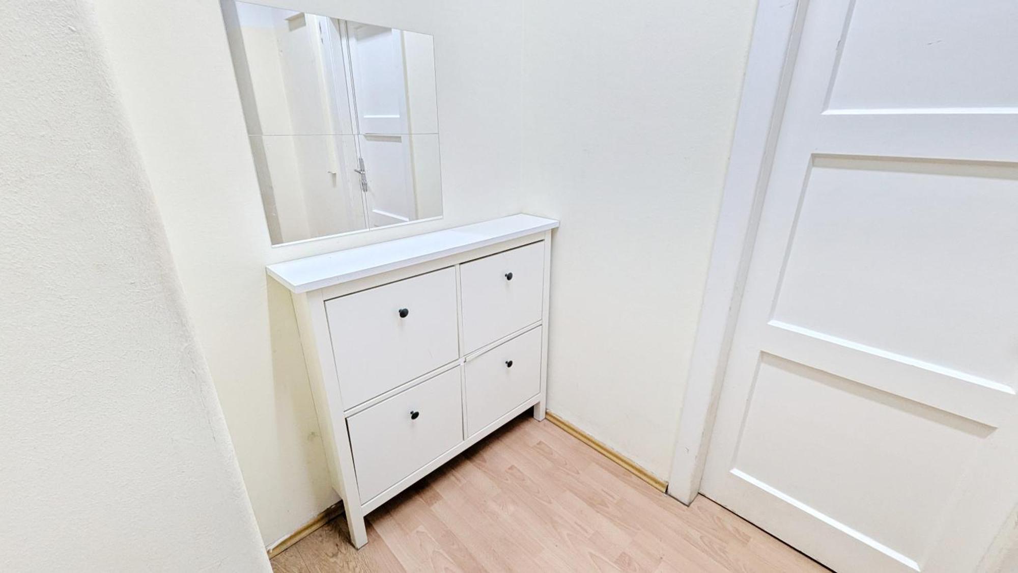 Spacious For Group - 15 Min From Airport & Center, 5 Min From Main-bus Station Apartment Wien