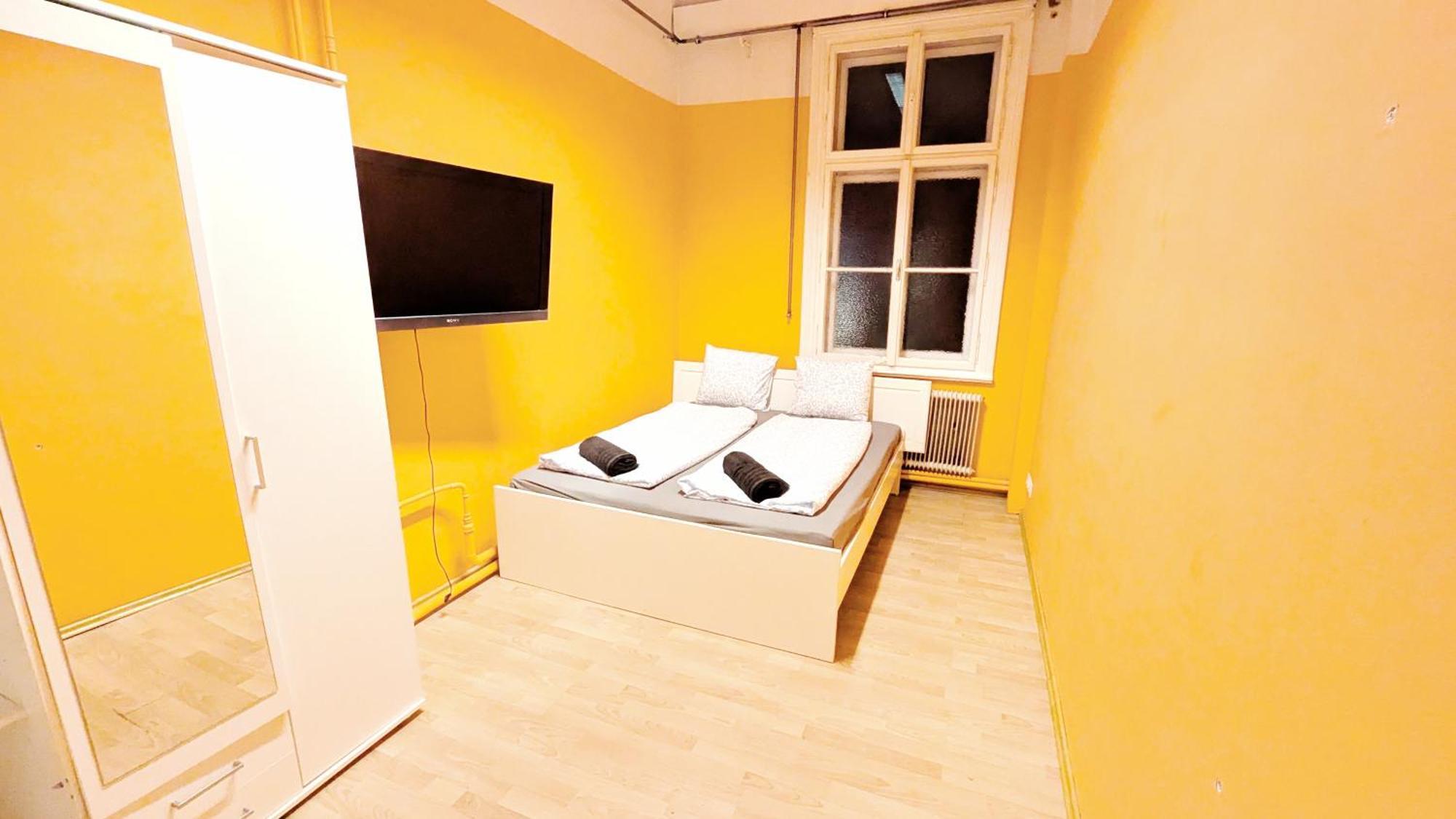 Apartment Spacious For Group - 15 Min From Airport & Center, 5 Min From Main-bus Station Wien